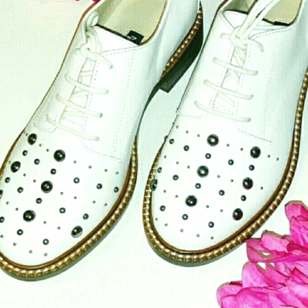 💎NIB Nine West White Leather Studded Oxfords - Picture 1 of 6